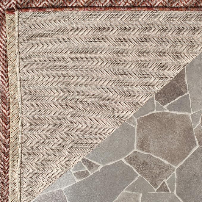 SAFAVIEH Outdoor Accent Rug 2'3"x5' - Image 4