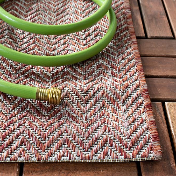 SAFAVIEH Outdoor Runner Rug 2'3"x6'7" - Image 6